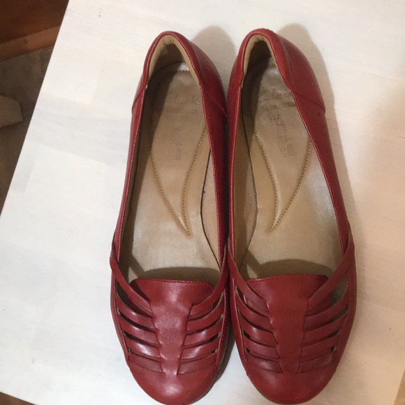 Clarks Collection Soft Cushion Red Flats Sz 8.5 - Picture 2 of 4